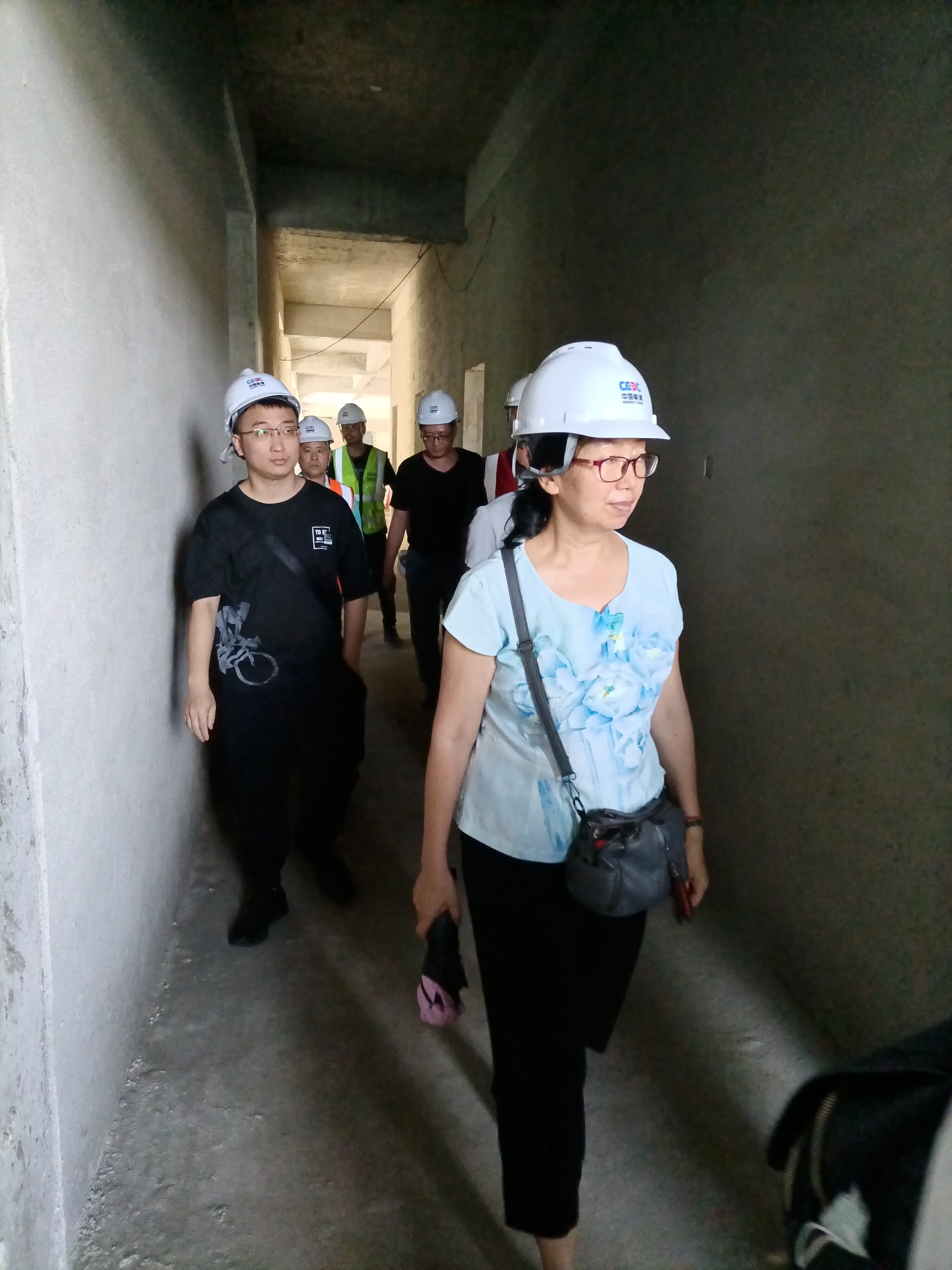 基建处白素霞参加桂林洋校区学生公寓15---17栋主体工程验收工作