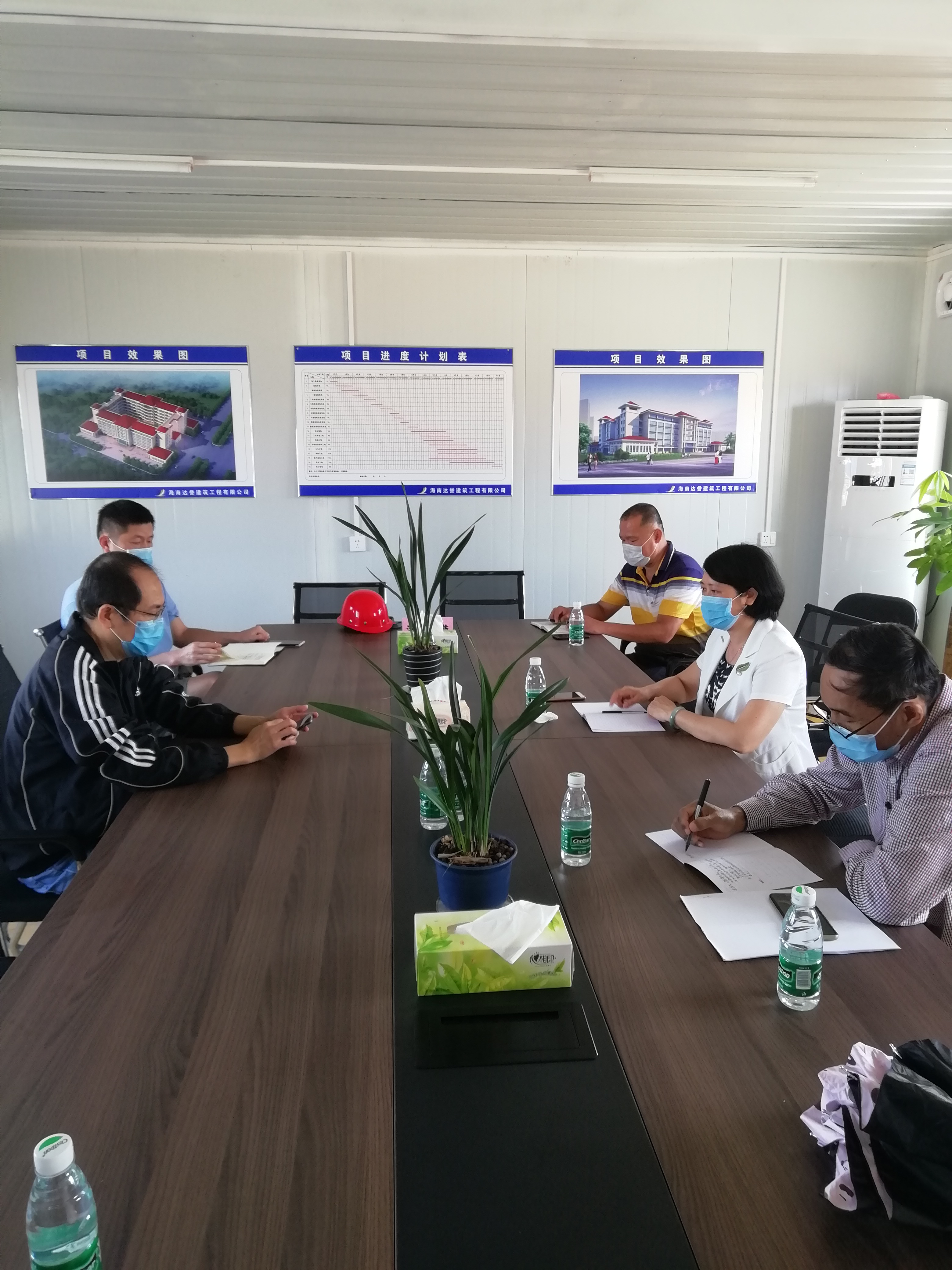 过建春副校长主持图书馆协调会