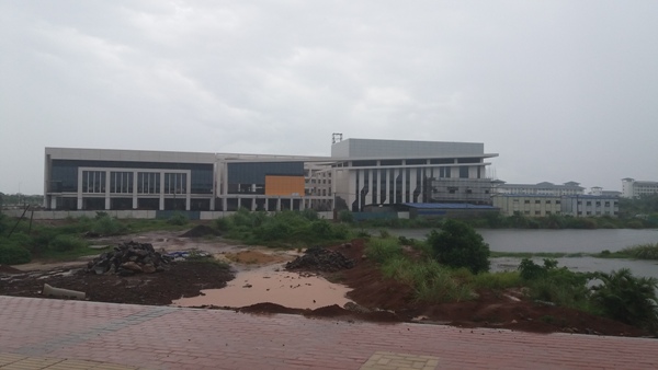 体育综合训练馆建设组图